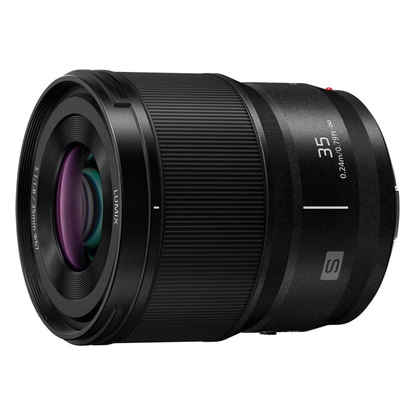 Panasonic-Lumix-S-35mm-F1.8_slant.jpg